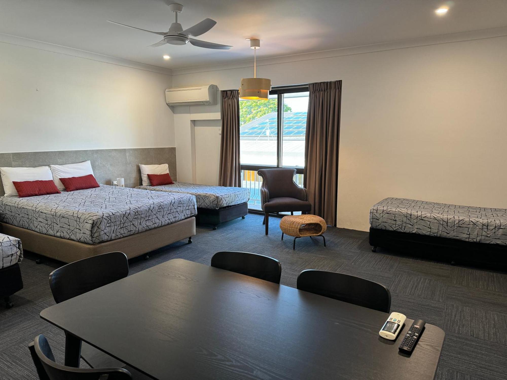 Longreach Motor Inn ภายนอก รูปภาพ