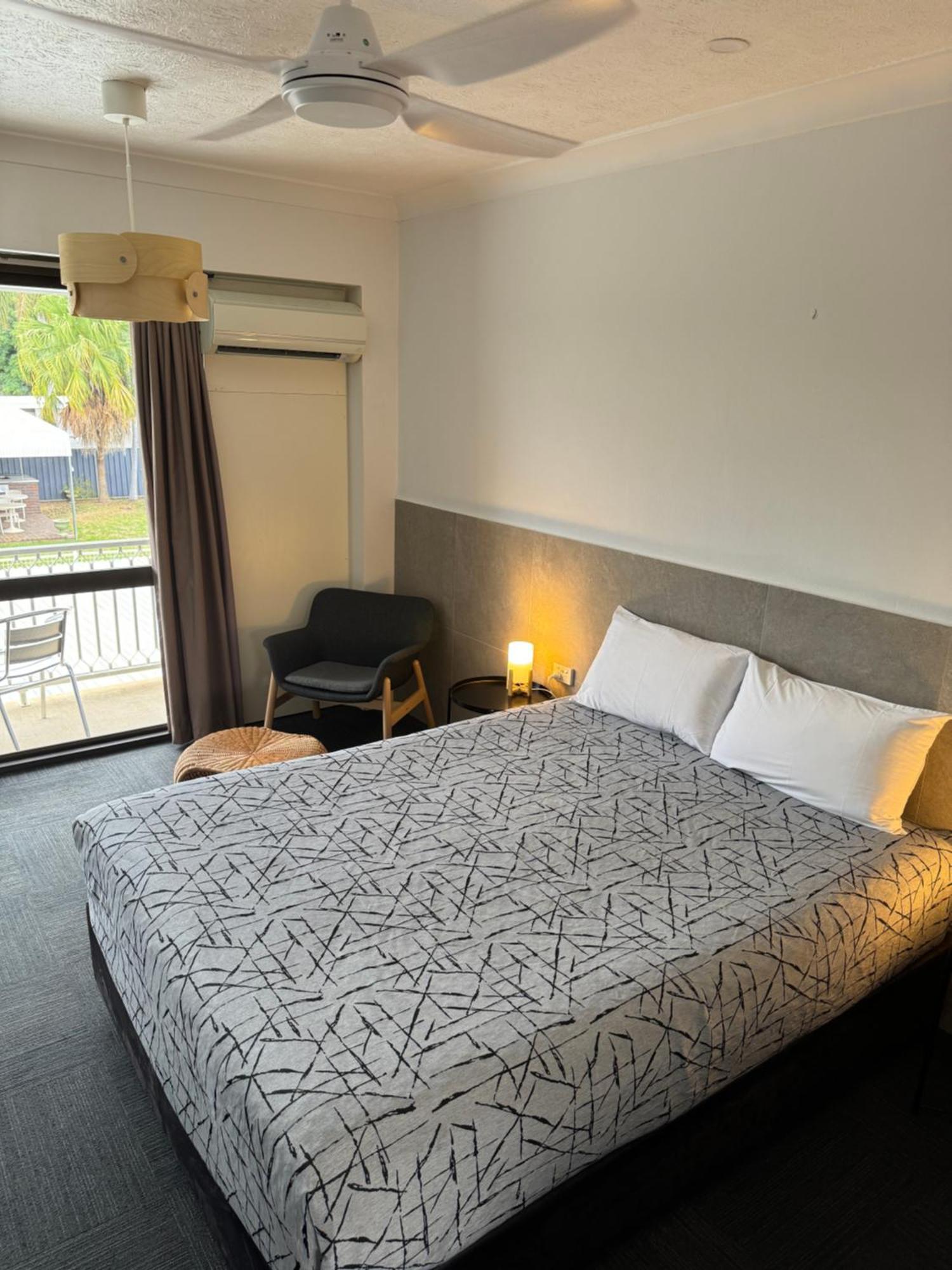Longreach Motor Inn ภายนอก รูปภาพ
