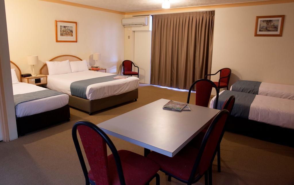 Longreach Motor Inn ภายนอก รูปภาพ