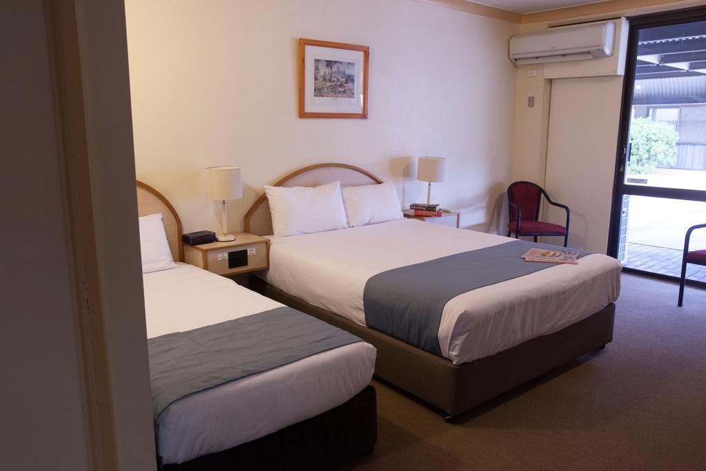 Longreach Motor Inn ภายนอก รูปภาพ