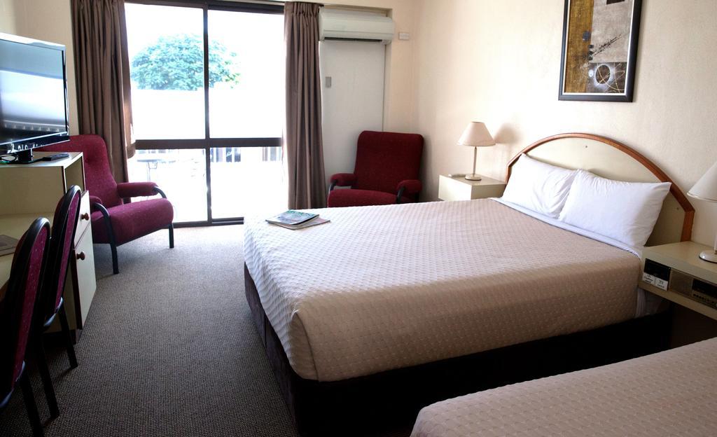 Longreach Motor Inn ภายนอก รูปภาพ